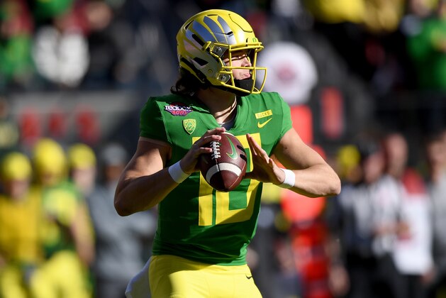 SANTA CLARA, CA - DECEMBER 31:  Justin Herbert #10 of the Oregon Ducks looks to pass against the Michigan State Spartans during the first half of the Redbox Bowl at Levi's Stadium on December 31, 2018 in Santa Clara, California.  (Photo by Thearon W. Henderson/Getty Images)