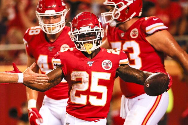 KANSAS CITY, MO - AUGUST 10: Darwin Thompson #25 of the Kansas City Chiefs celebrates after scoring a touchdown against the Cincinnati Bengals at Arrowhead Stadium on August 10, 2019 in Kansas City, Missouri. (Photo by David Eulitt/Getty Images)