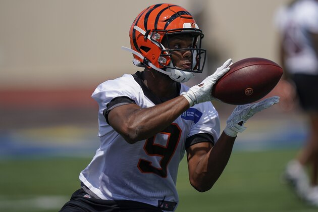 Cincinnati Bengals wide receiver Damion Willis (9) catches the ball during the first day of NFL football training camp in Dayton, Ohio, Saturday, July 27, 2019, in Dayton, Ohio. (AP Photo/Bryan Woolston)