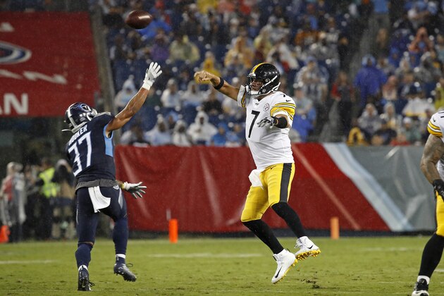 NASHVILLE, TENNESSEE - AUGUST 25:  Quarterback Ben Roethlisberger #7 of the Pittsburgh Steelers throws a pass against Amani Hooker #37 of the Tennessee Titans during the first half of a preseason game at Nissan Stadium on August 25, 2019 in Nashville, Tennessee. (Photo by Frederick Breedon/Getty Images)