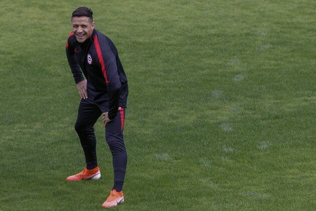 Chile's Alexis Sanchez takes part in a training session in Sao Paulo, Brazil, on July 5, 2019 on the eve of their Copa America third place football match against Argentina. (Photo by Miguel SCHINCARIOL / AFP) (Photo credit should read MIGUEL SCHINCARIOL/AFP/Getty Images) Chile's Alexis Sanchez takes part in a training session in Sao Paulo, Brazil, on July 5, 2019 on the eve of their Copa America third place football match against Argentina. (Photo by Miguel SCHINCARIOL / AFP) (Photo credit should read MIGUEL SCHINCARIOL/AFP/Getty Images)