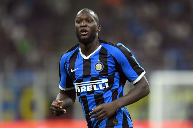 MILAN, ITALY - AUGUST 26:  Romelu Lukaku of FC Internazionale  looks on during the Serie A match between FC Internazionale and US Lecce at Stadio Giuseppe Meazza on August 26, 2019 in Milan, Italy.  (Photo by Alessandro Sabattini/Getty Images)