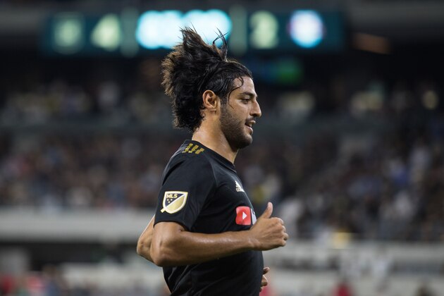 LOS ANGELES, CA - AUGUST 11: Carlos Vela #10 of the Los Angeles Football Club runs to the sideline at Banc of California Stadium on August 11, 2019 in Los Angeles, California.(Photo by Ray Carranza/Getty Images)