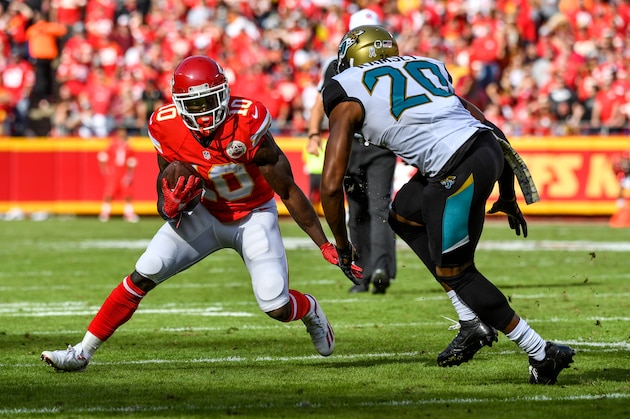KANSAS CITY, MO - NOVEMBER 6: Wide receiver Tyreek Hill #10 of the Kansas City Chiefs attempts to avoid the tackle of cornerback Jalen Ramsey #20 of the Jacksonville Jaguars at Arrowhead Stadium during the second quarter of the game on November 6, 2016 in Kansas City, Missouri. (Photo by Peter Aiken/Getty Images)