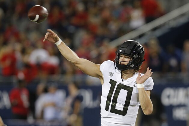 Oregon quarterback Justin Herbert (10) during an NCAA college football game against Arizona, Saturday, Oct. 27, 2018, in Tucson, Ariz. (AP Photo/Rick Scuteri)