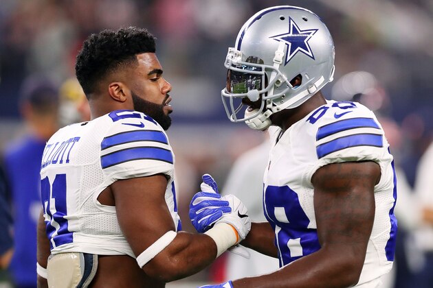 ARLINGTON, TX - SEPTEMBER 25:  Dez Bryant #88 and Ezekiel Elliott #21 of the Dallas Cowboys hug prior to a game between the Dallas Cowboys and the Chicago Bears at AT&T Stadium on September 25, 2016 in Arlington, Texas.  (Photo by Tom Pennington/Getty Images)