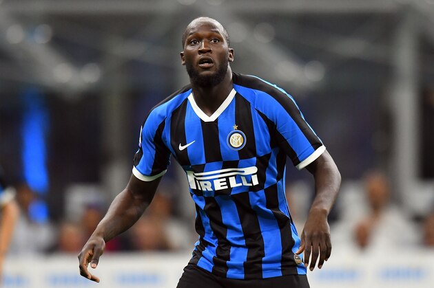 MILAN, ITALY - AUGUST 26:  Romelu Lukaku of FC Internazionale looks on during the Serie A match between FC Internazionale and US Lecce at Stadio Giuseppe Meazza on August 26, 2019 in Milan, Italy.  (Photo by Alessandro Sabattini/Getty Images)
