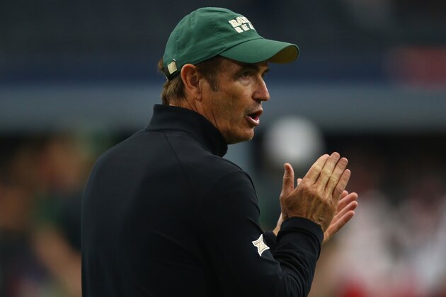 ARLINGTON, TX - OCTOBER 03:  head coach Art Briles of the Baylor Bears before a game against the Texas Tech Red Raiders at AT&T Stadium on October 3, 2015 in Arlington, Texas.  (Photo by Ronald Martinez/Getty Images)