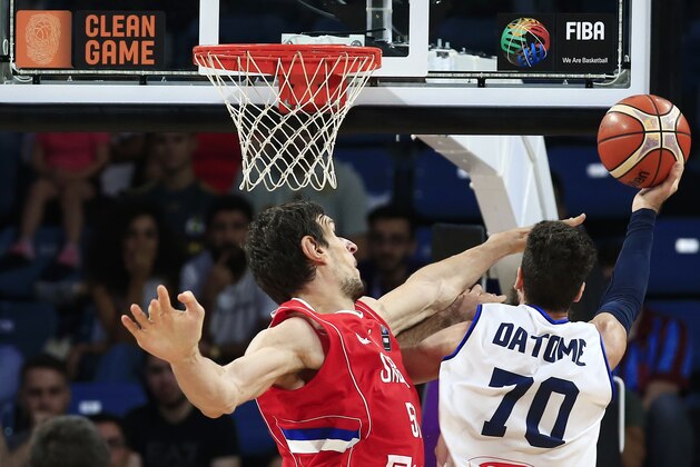 Serbia's Boban Marjanovic, left, tries to block Italy's Luigi Datome, right, during their Eurobasket European Basketball Championship quarterfinal match in Istanbul, Wednesday, Sept. 13. 2017. (AP Photo/Lefteris Pitarakis)