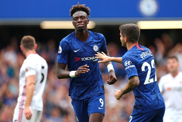 LONDON, ENGLAND - AUGUST 31: Tammy Abraham of Chelsea celebrates after scoring his team's second goal during the Premier League match between Chelsea FC and Sheffield United at Stamford Bridge on August 31, 2019 in London, United Kingdom. (Photo by Clive Rose/Getty Images)
