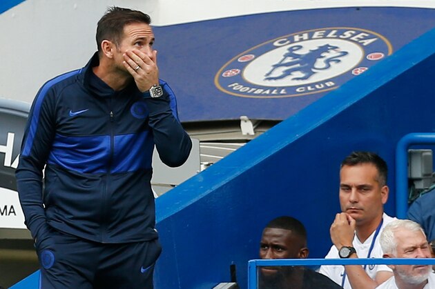 Chelsea's English head coach Frank Lampard (L) gestures on the touchline during the English Premier League football match between Chelsea and Sheffield United at Stamford Bridge in London on August 31, 2019. (Photo by Ian KINGTON / AFP) / RESTRICTED TO EDITORIAL USE. No use with unauthorized audio, video, data, fixture lists, club/league logos or 'live' services. Online in-match use limited to 120 images. An additional 40 images may be used in extra time. No video emulation. Social media in-match use limited to 120 images. An additional 40 images may be used in extra time. No use in betting publications, games or single club/league/player publications. /         (Photo credit should read IAN KINGTON/AFP/Getty Images)