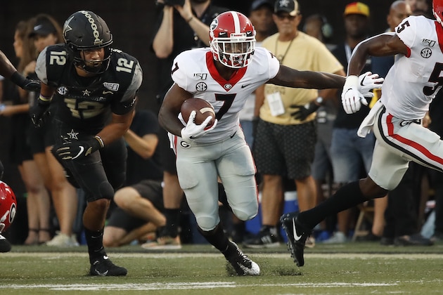 NASHVILLE, TENNESSEE - AUGUST 31: D'Andre Swift #7 of the Georgia Bulldogs rushes against the Vanderbilt Commodores during the first half at Vanderbilt Stadium on August 31, 2019 in Nashville, Tennessee. (Photo by Frederick Breedon/Getty Images) NASHVILLE, TENNESSEE - AUGUST 31: D'Andre Swift #7 of the Georgia Bulldogs rushes against the Vanderbilt Commodores during the first half at Vanderbilt Stadium on August 31, 2019 in Nashville, Tennessee. (Photo by Frederick Breedon/Getty Images)