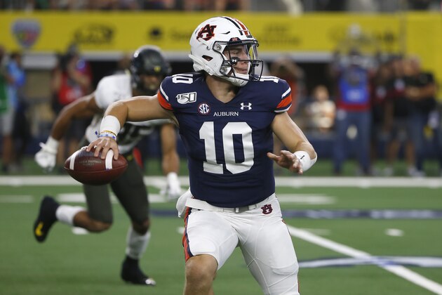 Auburn quarterback Bo Nix (10) throws downfield against Oregon during the first half of an NCAA college football game, Saturday, Aug. 31, 2019, in Arlington, Texas. (AP Photo/Ron Jenkins)