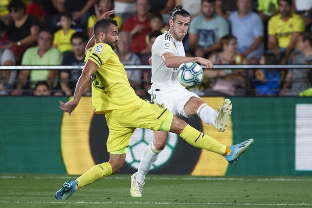 VILLAREAL, SPAIN - SEPTEMBER 01: Mario Gaspar of Villarreal CF competes for the ball with Gareth Bale of Real Madrid CF during the Liga match between Villarreal CF and Real Madrid CF at Estadio de la Ceramica on September 01, 2019 in Villareal, Spain. (Photo by Quality Sport Images/Getty Images)