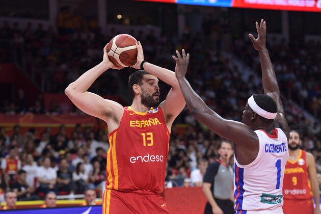 Spain's Marc Gasol (L) holds the ball during the Basketball World Cup Group C game between Puerto Rico and Spain in Guangzhou on September 2, 2019. (Photo by Nicolas ASFOURI / AFP) (Photo credit should read NICOLAS ASFOURI/AFP/Getty Images) Spain's Marc Gasol (L) holds the ball during the Basketball World Cup Group C game between Puerto Rico and Spain in Guangzhou on September 2, 2019. (Photo by Nicolas ASFOURI / AFP) (Photo credit should read NICOLAS ASFOURI/AFP/Getty Images)