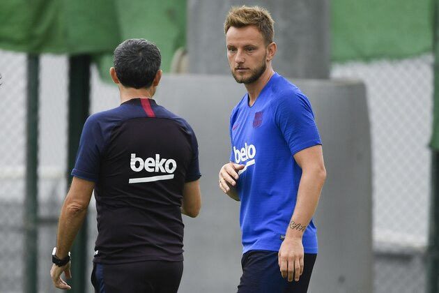 Barcelona's Croatian midfielder Ivan Rakitic (R) speaks to Barcelona's Spanish coach Ernesto Valverde during a pre-season training session at the Joan Gamper training ground in Sant Joan Despi near Barcelona on July 17, 2019. (Photo by LLUIS GENE / AFP) (Photo credit should read LLUIS GENE/AFP/Getty Images) Barcelona's Croatian midfielder Ivan Rakitic (R) speaks to Barcelona's Spanish coach Ernesto Valverde during a pre-season training session at the Joan Gamper training ground in Sant Joan Despi near Barcelona on July 17, 2019. (Photo by LLUIS GENE / AFP) (Photo credit should read LLUIS GENE/AFP/Getty Images)