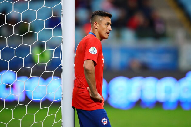 PORTO ALEGRE, BRAZIL - JULY 03: Alexis Sanchez of Chile looks on during the Copa America Brazil 2019 Semi Final match between Chile and Peru at Arena do Gremio on July 03, 2019 in Porto Alegre, Brazil. (Photo by Chris Brunskill/Fantasista/Getty Images)
