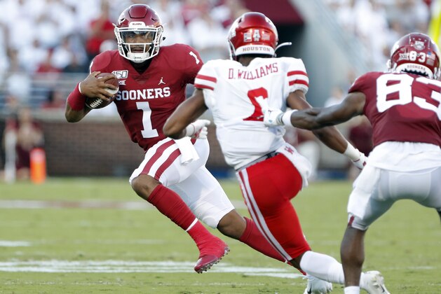 Oklahoma quarterback Jalen Hurts (1) runs the ball against Houston during the first half of an NCAA college football game in Norman, Okla., Sunday, Sept. 1, 2019. (AP Photo/Alonzo Adams)