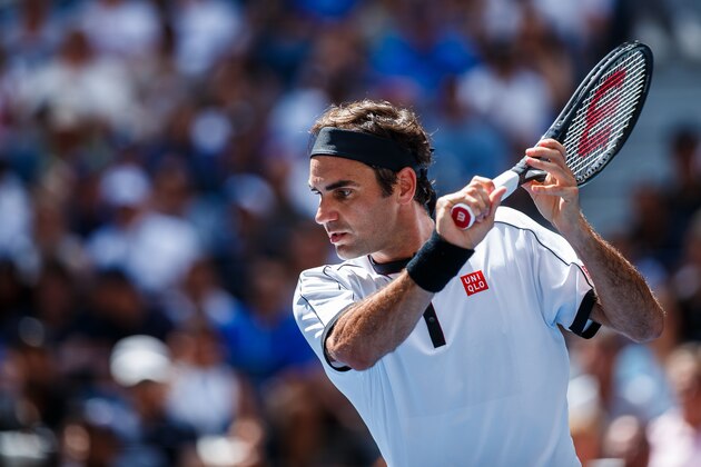 NEW YORK, NEW YORK - SEPTEMBER 01: Roger Federer of Switzerland returns a shot during his fourth round Men's Singles match against David Goffin of Belgium on day seven of the 2019 US Open at the USTA Billie Jean King National Tennis Center on September 01, 2019 in Queens borough of New York City. (Photo by Chaz Niell/Getty Images)