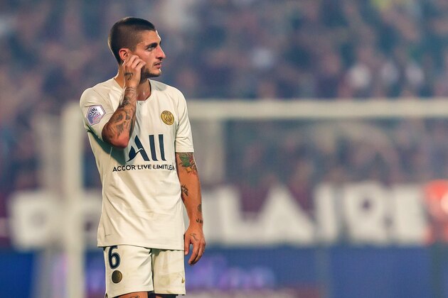 METZ, FRANCE - AUGUST 30: Marco Verratti of Paris Saint Germain looks on during the Ligue 1 match between FC Metz and Paris Saint-Germain at Stade Saint-Symphorien on August 30, 2019 in Metz, France. (Photo by TF-Images/Getty Images)