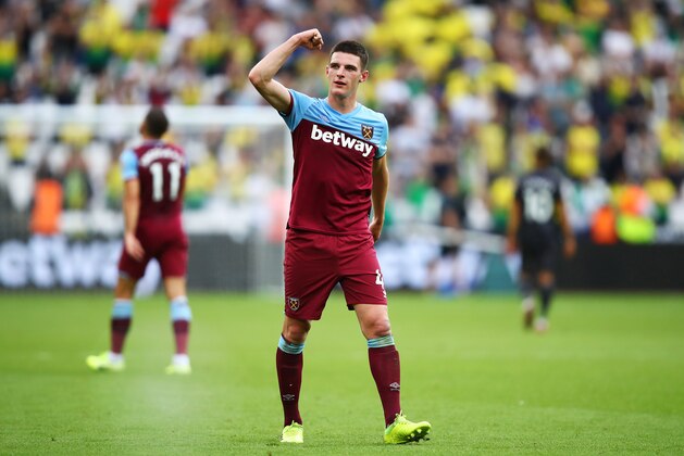 LONDON, ENGLAND - AUGUST 31: Declan Rice of West Ham United celebrates following his sides victory in the Premier League match between West Ham United and Norwich City at London Stadium on August 31, 2019 in London, United Kingdom. (Photo by Julian Finney/Getty Images)