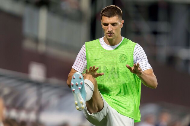 METZ, FRANCE - AUGUST 30: Thomas Meunier of Paris Saint Germain looks on during the Ligue 1 match between FC Metz and Paris Saint-Germain at Stade Saint-Symphorien on August 30, 2019 in Metz, France. (Photo by TF-Images/Getty Images)