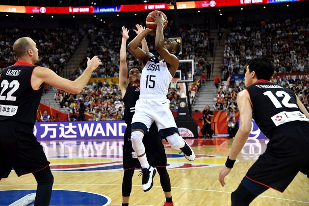 Kemba Walker of the US shoots the ball as Japan's Ryusei Shinoyama (2nd L) tries to block during the Basketball World Cup Group E game between US and Japan in Shanghai on September 5, 2019. (Photo by HECTOR RETAMAL / AFP)        (Photo credit should read HECTOR RETAMAL/AFP/Getty Images)