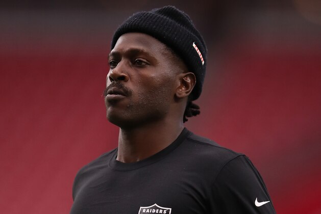 GLENDALE, ARIZONA - AUGUST 15:  Wide receiver Antonio Brown #84 of the Oakland Raiders warms up before the NFL preseason game against the Arizona Cardinals at State Farm Stadium on August 15, 2019 in Glendale, Arizona. (Photo by Christian Petersen/Getty Images)