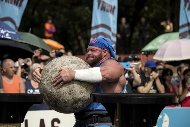 Johan Els of South Africa lifts a concrete sphere during the Atlas Stones competition of the 2018 World's Strongest Man in Manila on May 6, 2018. (Photo by NOEL CELIS / AFP) / RESTRICTED TO EDITORIAL USE (Photo credit should read NOEL CELIS/AFP/Getty Images) Johan Els of South Africa lifts a concrete sphere during the Atlas Stones competition of the 2018 World's Strongest Man in Manila on May 6, 2018. (Photo by NOEL CELIS / AFP) / RESTRICTED TO EDITORIAL USE (Photo credit should read NOEL CELIS/AFP/Getty Images)