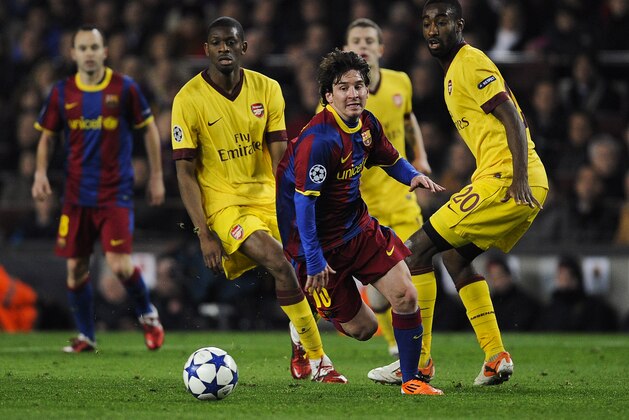 BARCELONA, SPAIN - MARCH 08:  Lionel Messi of FC Barcelona (C) runs with the balls under a challenge by Abou Diaby (L) and Johan Djourou (R) of Arsenal during the UEFA Champions League round of 16 second leg match between Barcelona and Arsenal at the Camp Nou stadium on March 8, 2011 in Barcelona, Spain. Barcelona won 3-1.  (Photo by David Ramos/Getty Images)
