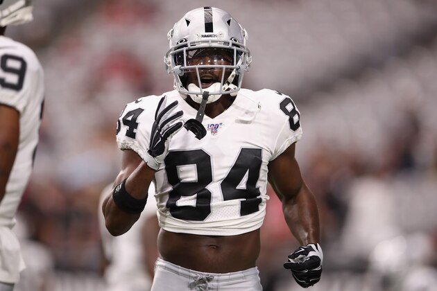 GLENDALE, ARIZONA - AUGUST 15:  Wide receiver Antonio Brown #84 of the Oakland Raiders warms up before the NFL preseason game against the Arizona Cardinals at State Farm Stadium on August 15, 2019 in Glendale, Arizona. (Photo by Christian Petersen/Getty Images)