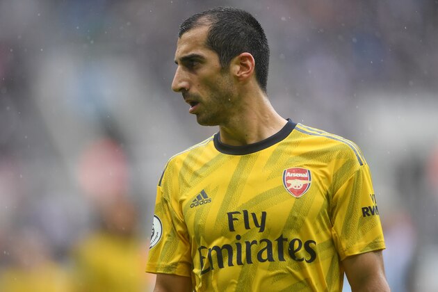 NEWCASTLE UPON TYNE, ENGLAND - AUGUST 11: Henrikh Mkhitaryan of Arsenal looks on during the Premier League match between Newcastle United and Arsenal FC at St. James Park on August 11, 2019 in Newcastle upon Tyne, United Kingdom. (Photo by Harriet Lander/Copa/Getty Images)