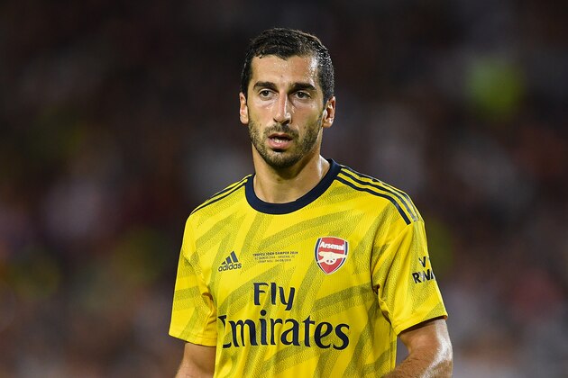 BARCELONA, SPAIN - AUGUST 04: Henrikh Mkhitatyan of Arsenal looks on during the Joan Gamper trophy friendly match between FC Barcelona and Arsenal at Nou Camp on August 04, 2019 in Barcelona, Spain. (Photo by David Ramos/Getty Images)
