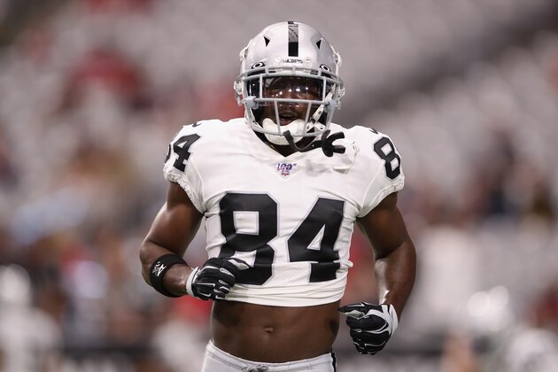 GLENDALE, ARIZONA - AUGUST 15:  Wide receiver Antonio Brown #84 of the Oakland Raiders warms up before the NFL preseason game against the Arizona Cardinals at State Farm Stadium on August 15, 2019 in Glendale, Arizona. (Photo by Christian Petersen/Getty Images)