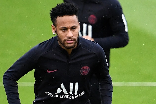Paris Saint-Germain's Brazilian forward Neymar takes part in a training session in Saint-Germain-en-Laye, west of Paris, on August 17, 2019, on the eve of the French L1 football match between Paris Saint-Germain (PSG) and Rennes. (Photo by FRANCK FIFE / AFP)        (Photo credit should read FRANCK FIFE/AFP/Getty Images)