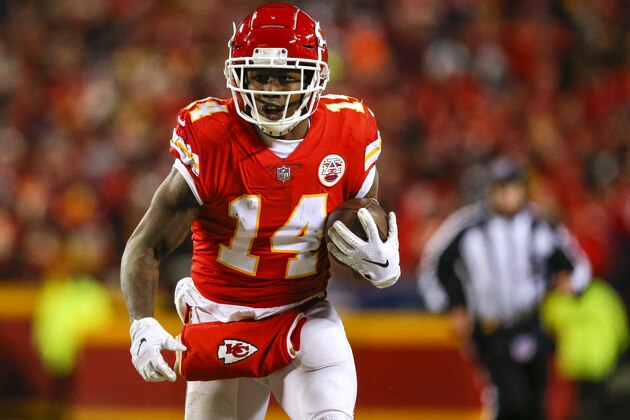 KANSAS CITY, MO - JANUARY 20: Wide receiver Sammy Watkins #14 of the Kansas City Chiefs catches a fourth quarter pass for 38 yards against the New England Patriots in the AFC Championship Game at Arrowhead Stadium on January 20, 2019 in Kansas City, Missouri. (Photo by David Eulitt/Getty Images) KANSAS CITY, MO - JANUARY 20: Wide receiver Sammy Watkins #14 of the Kansas City Chiefs catches a fourth quarter pass for 38 yards against the New England Patriots in the AFC Championship Game at Arrowhead Stadium on January 20, 2019 in Kansas City, Missouri. (Photo by David Eulitt/Getty Images)