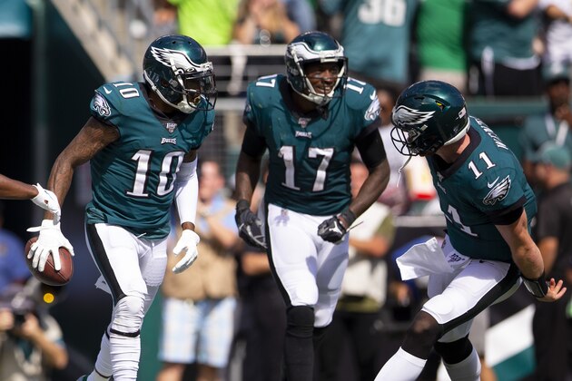 PHILADELPHIA, PA - SEPTEMBER 08: DeSean Jackson #10, Alshon Jeffery #17, and Carson Wentz #11 of the Philadelphia Eagles react against the Washington Redskins at Lincoln Financial Field on September 8, 2019 in Philadelphia, Pennsylvania. (Photo by Mitchell Leff/Getty Images)