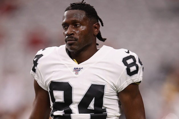 GLENDALE, ARIZONA - AUGUST 15:  Wide receiver Antonio Brown #84 of the Oakland Raiders warms up before the NFL preseason game against the Arizona Cardinals at State Farm Stadium on August 15, 2019 in Glendale, Arizona. (Photo by Christian Petersen/Getty Images)