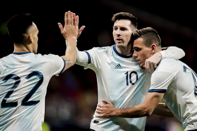 MADRID, SPAIN - MARCH 22: (L-R) Lautaro Martinez of Argentina, Lionel Messi of Argentina, Giovani Lo Celso of Argentina during the  International Friendly match between Argentina  v Venezuela  at the Estadio Wanda Metropolitano on March 22, 2019 in Madrid Spain (Photo by David S. Bustamante/Soccrates/Getty Images)