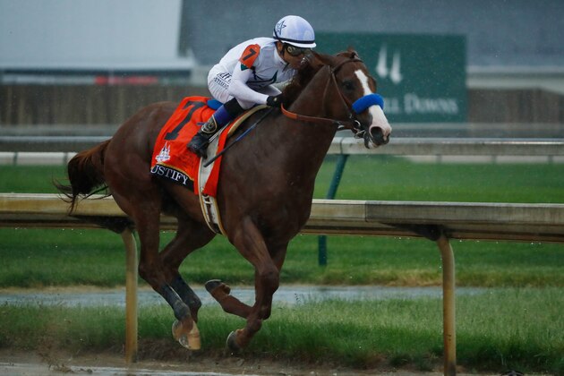 LOUISVILLE, KY - MAY 05:  Justify #7, ridden by jockey Mike Smith runs down the stretch on his way to winning the 144th running of the Kentucky Derby at Churchill Downs on May 5, 2018 in Louisville, Kentucky.  (Photo by Andy Lyons/Getty Images)