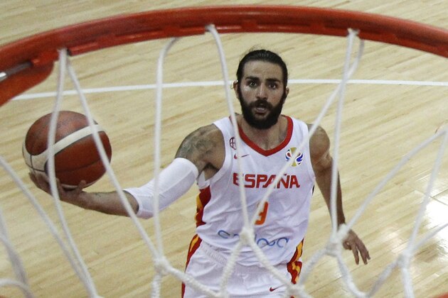Ricky Rubio of Spain goes for a shot over Damian Kulig, left, and A.J. Slaughter of Poland during their quarterfinals match for the FIBA Basketball World Cup, at the Shanghai Oriental Sports Center in Shanghai, Tuesday, Sept. 10, 2019. (AP Photo/Andy Wong, Pool)