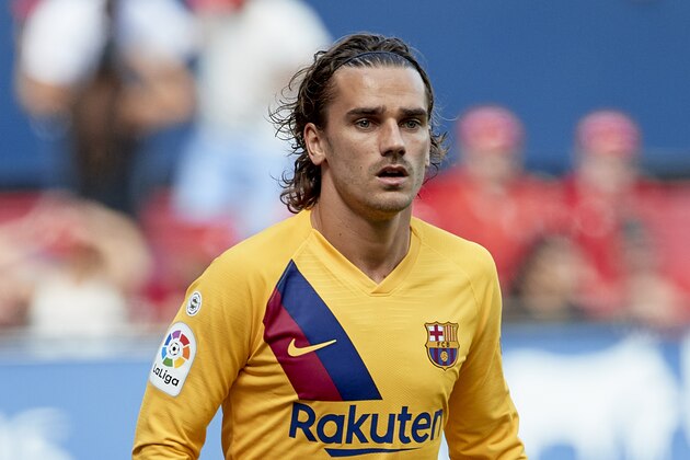PAMPLONA, SPAIN - AUGUST 31: Antoine Griezmann of FC Barcelona looks on during the Liga match between CA Osasuna and FC Barcelona at  El Sadar on August 31, 2019 in Pamplona, Spain. (Photo by Quality Sport Images/Getty Images)