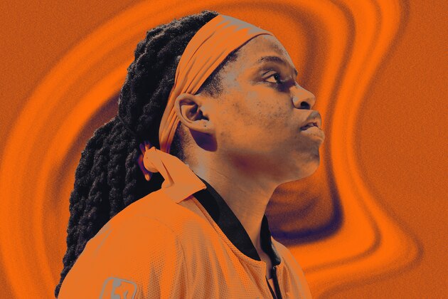 INDIANAPOLIS, IN - SEPTEMBER 8: Jonquel Jones #35 of the Connecticut Sun stands for the National Anthem before the game against the Indiana Fever on September 8, 2019 at the Bankers Life Fieldhouse in Indianapolis, Indiana. NOTE TO USER: User expressly acknowledges and agrees that, by downloading and/or using this photograph, user is consenting to the terms and conditions of the Getty Images License Agreement. Mandatory Copyright Notice: Copyright 2019 NBAE (Photo by Ron Hoskins/NBAE via Getty Images)