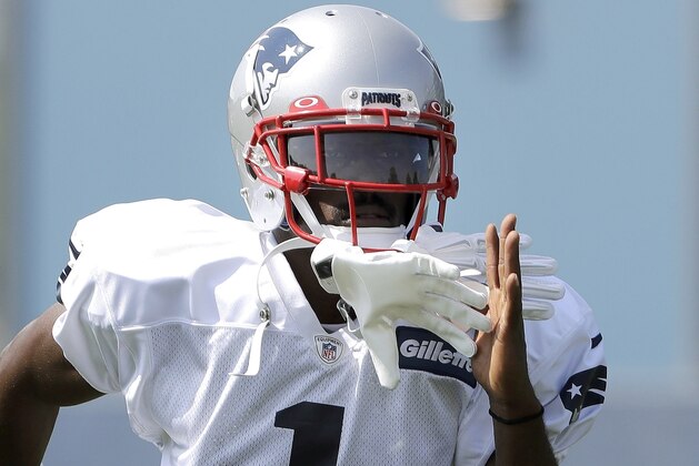 New England Patriots wide receiver Antonio Brown works out during NFL football practice, Wednesday, Sept. 11, 2019, in Foxborough, Mass. Brown to practiced with the team for the first time on Wednesday afternoon, a day after his former trainer filed a civil lawsuit in the Southern District of Florida accusing him of sexually assaulting her on three occasions. (AP Photo/Steven Senne)