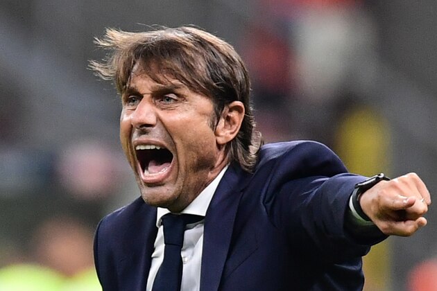 Inter Milan's Italian head coach Antonio Conte shouts instructions during the Italian Serie A football match Inter Milan vs US Lecce on August 26, 2019 at the San Siro stadium in Milan. (Photo by Miguel MEDINA / AFP)        (Photo credit should read MIGUEL MEDINA/AFP/Getty Images)