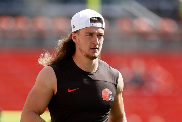 CLEVELAND, OH - SEPTEMBER 8:  Jamie Gillan #7 of the Cleveland Browns warms up prior to the start of the game against the Tennessee Titans at FirstEnergy Stadium on September 8, 2019 in Cleveland, Ohio. (Photo by Kirk Irwin/Getty Images)