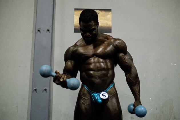US bodybuilder Brandon Curry exercises before a competition at the Arnold Classic Brazil 2015 in Rio de Janeiro, Brazil, on May 30, 2015. The 3rd annual multi-disciplinary sports competition is named after Austrian-American actor, politician and former bodybuilder Arnold Schwarzenegger.   AFP PHOTO / YASUYOSHI CHIBA        (Photo credit should read YASUYOSHI CHIBA/AFP/Getty Images)