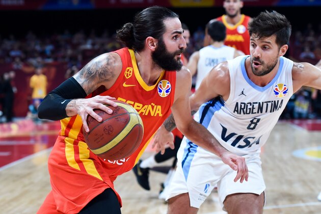Spain's Ricky Rubio (L) dribbles past Argentina's Tayavek Gallizzi during the Basketball World Cup final game between Argentina and Spain in Beijing on September 15, 2019. (Photo by WANG ZHAO / AFP)        (Photo credit should read WANG ZHAO/AFP/Getty Images)
