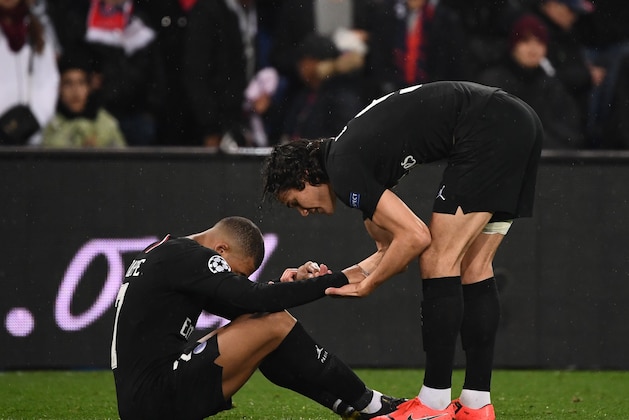 Paris Saint-Germain's Uruguayan forward Edinson Cavani cheers up Paris Saint-Germain's French forward Kylian Mbappe at the end of the UEFA Champions League round of 16 second-leg football match between Paris Saint-Germain (PSG) and Manchester United at the Parc des Princes stadium in Paris on March 6, 2019. (Photo by FRANCK FIFE / AFP)        (Photo credit should read FRANCK FIFE/AFP/Getty Images)