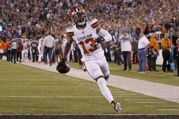 EAST RUTHERFORD, NEW JERSEY - SEPTEMBER 16:  Odell Beckham Jr. #13 of the Cleveland Browns scores a touchdown in the third quarter against the New York Jets at MetLife Stadium on September 16, 2019 in East Rutherford, New Jersey. (Photo by Elsa/Getty Images)